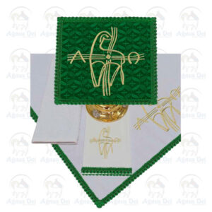 Conjunto de Alfaia Cordeiro. Contém: 01 Pala em Tecido Litúrgico Brocado - 15x15 cm 01 Corporal Tecido Linho - 53x53 cm 01 Sanguíneo Tecido Cambraia (Algodão) - 27x38 cm 01 Manustérgio Tecido Algodão - 30x30 cm